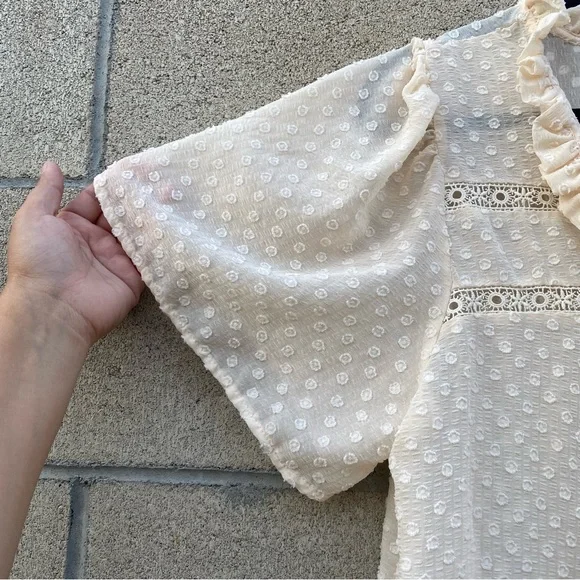 Pretty Feminine Blouse - Picture 5 of 8